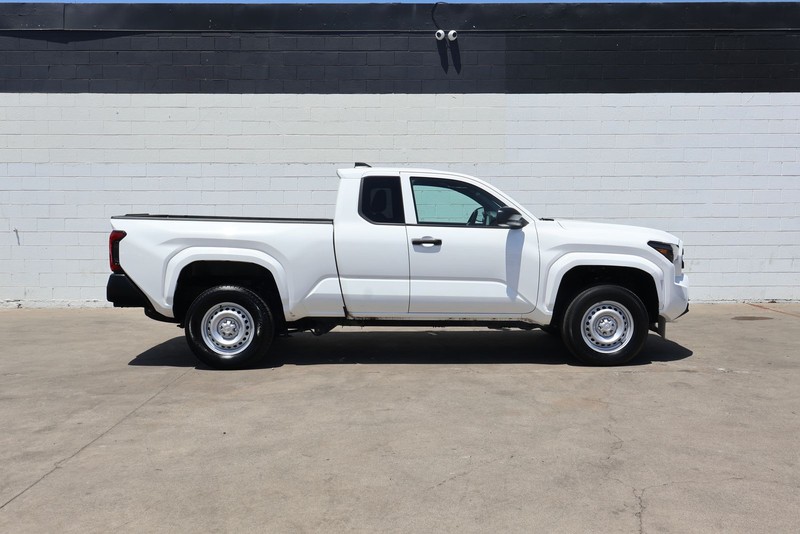 Toyota Tacoma Vehicle Full-screen Gallery Image 01
