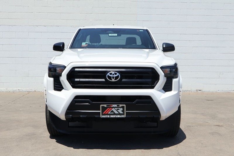 Toyota Tacoma Vehicle Full-screen Gallery Image 03