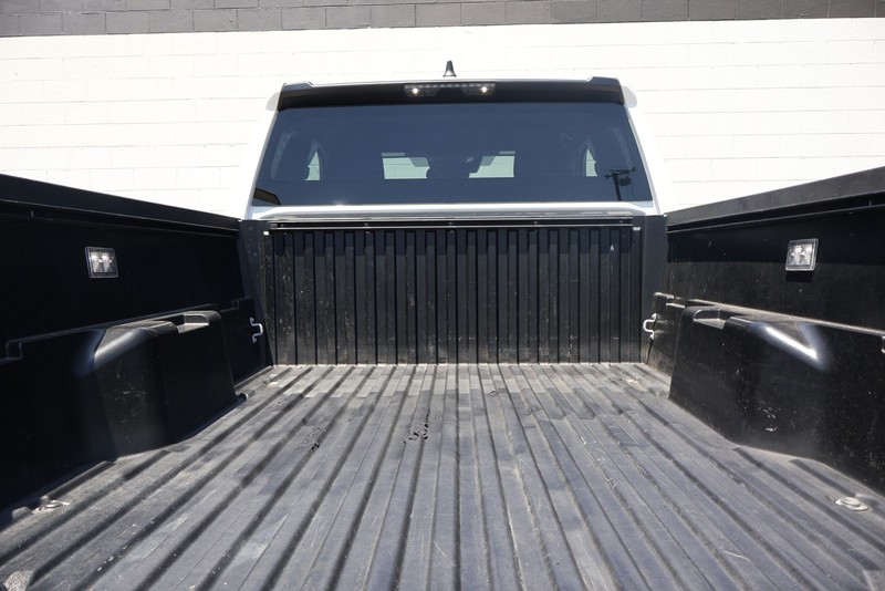 Toyota Tacoma Vehicle Full-screen Gallery Image 08