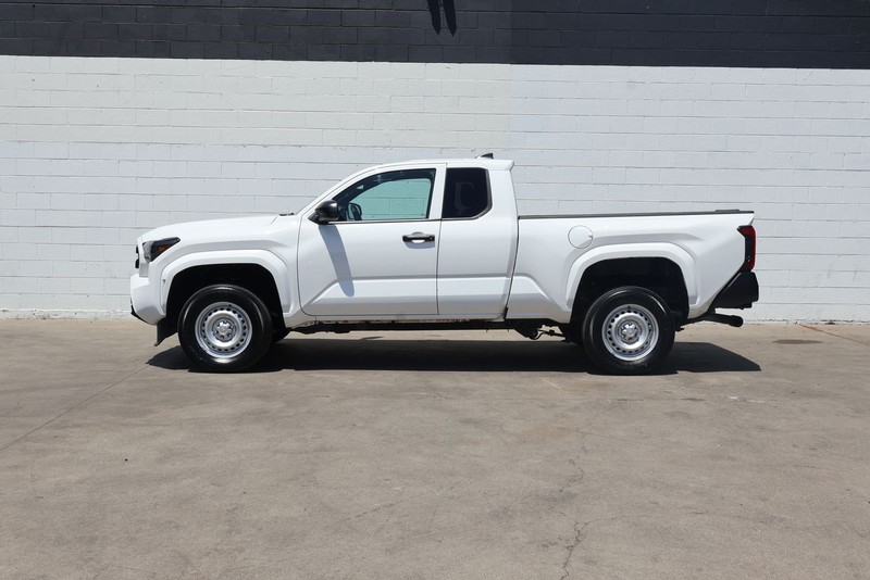 Toyota Tacoma Vehicle Full-screen Gallery Image 10