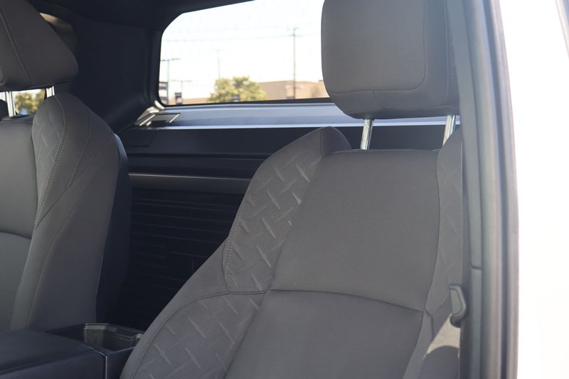 Toyota Tacoma Vehicle Full-screen Gallery Image 17