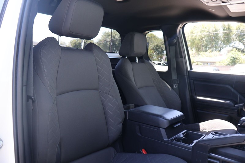 Toyota Tacoma Vehicle Full-screen Gallery Image 19