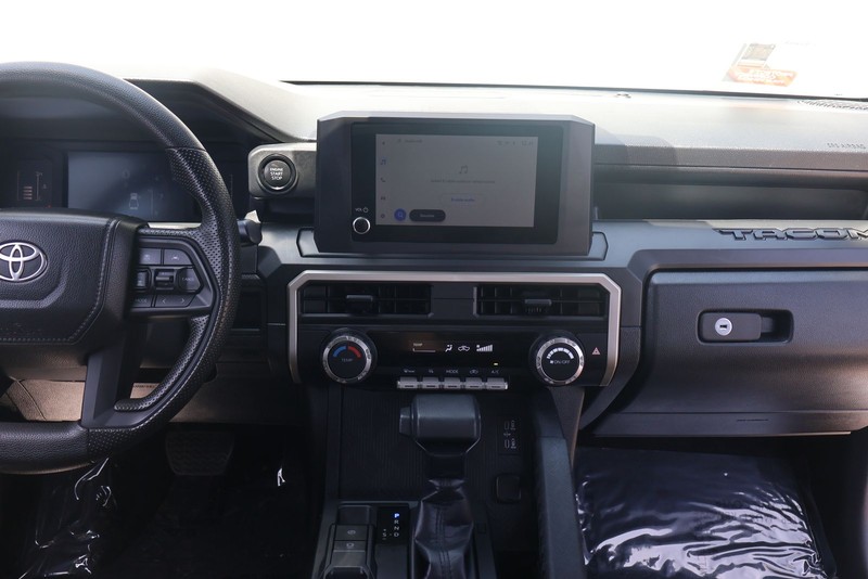 Toyota Tacoma Vehicle Full-screen Gallery Image 21