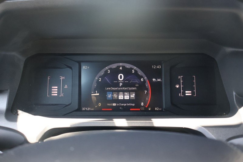 Toyota Tacoma Vehicle Full-screen Gallery Image 22