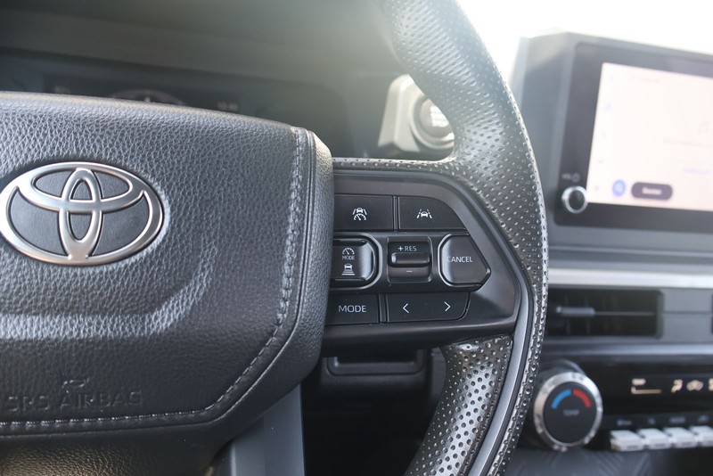 Toyota Tacoma Vehicle Full-screen Gallery Image 25