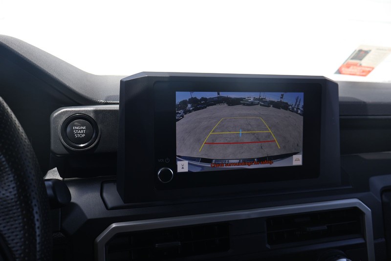 Toyota Tacoma Vehicle Full-screen Gallery Image 27