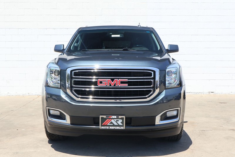 GMC Yukon XL Vehicle Full-screen Gallery Image 02