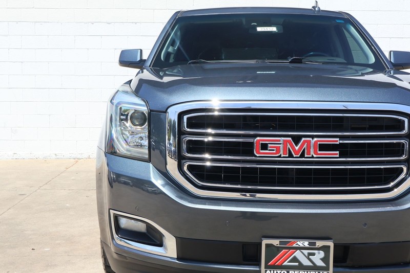 GMC Yukon XL Vehicle Full-screen Gallery Image 03