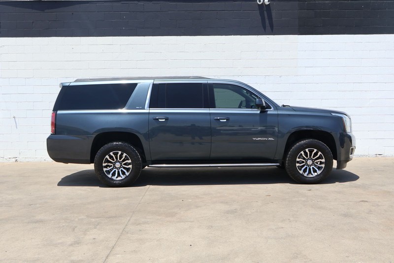 GMC Yukon XL Vehicle Full-screen Gallery Image 04