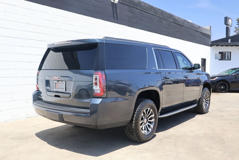 GMC Yukon XL Vehicle Full-screen Gallery Image 05