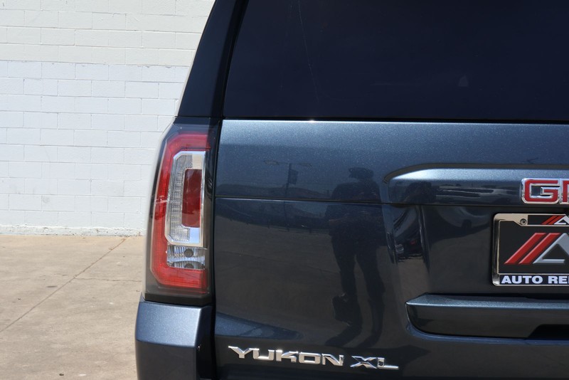 GMC Yukon XL Vehicle Full-screen Gallery Image 07