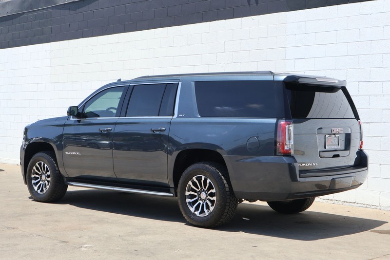 GMC Yukon XL Vehicle Full-screen Gallery Image 09