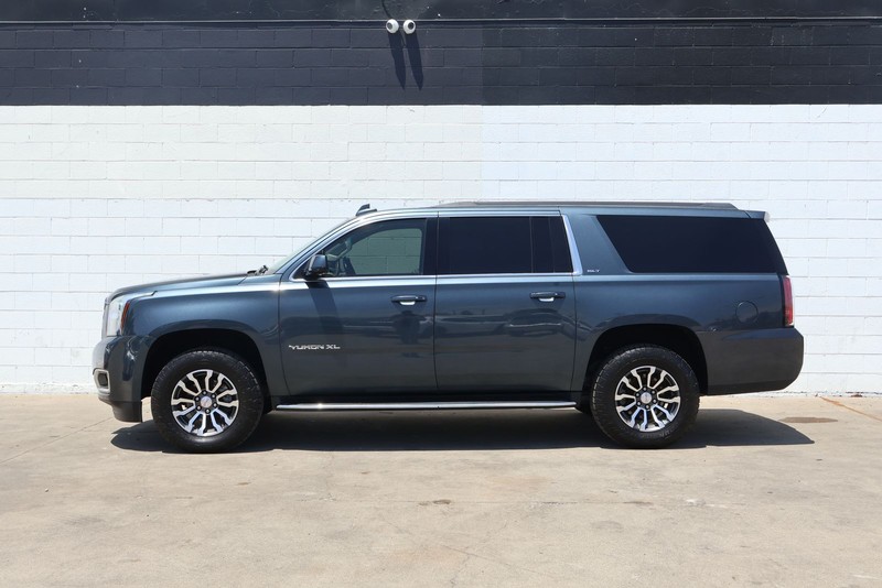 GMC Yukon XL Vehicle Full-screen Gallery Image 10