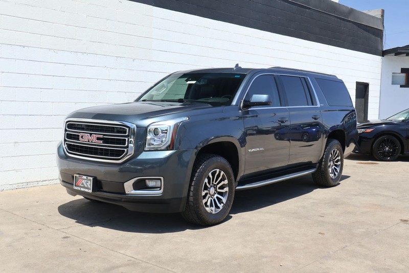 GMC Yukon XL Vehicle Full-screen Gallery Image 11