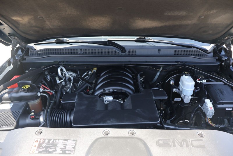 GMC Yukon XL Vehicle Full-screen Gallery Image 12