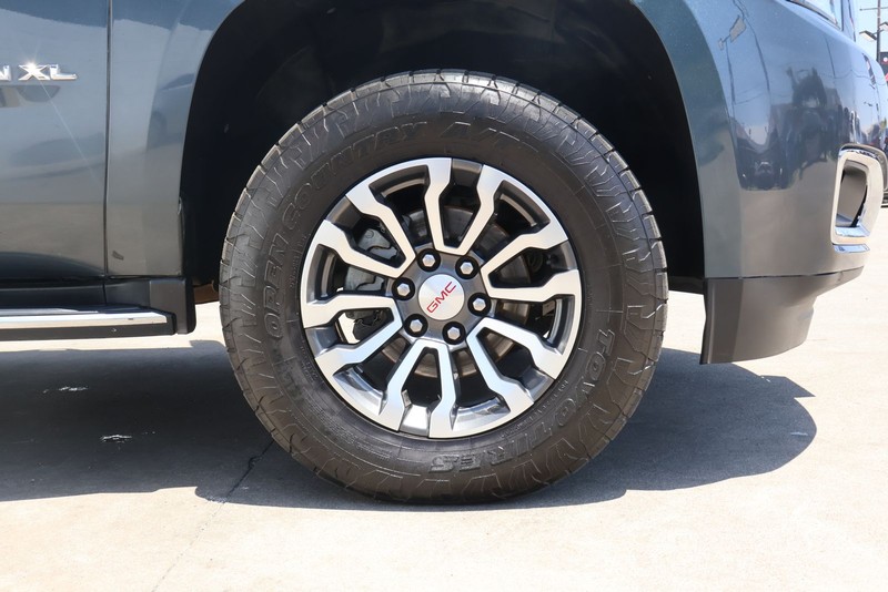 GMC Yukon XL Vehicle Full-screen Gallery Image 13