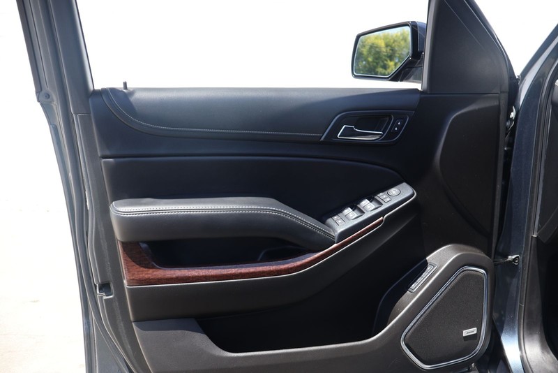 GMC Yukon XL Vehicle Full-screen Gallery Image 14