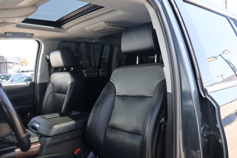 GMC Yukon XL Vehicle Full-screen Gallery Image 16