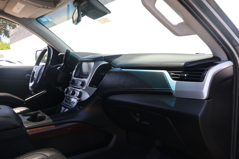 GMC Yukon XL Vehicle Full-screen Gallery Image 18