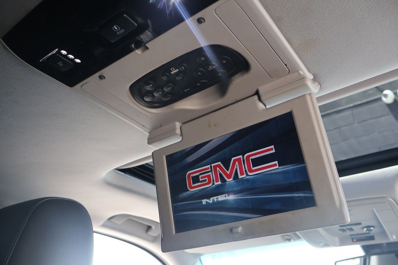 GMC Yukon XL Vehicle Full-screen Gallery Image 22