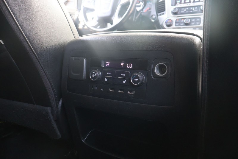 GMC Yukon XL Vehicle Full-screen Gallery Image 23