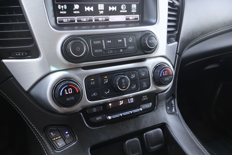 GMC Yukon XL Vehicle Full-screen Gallery Image 32