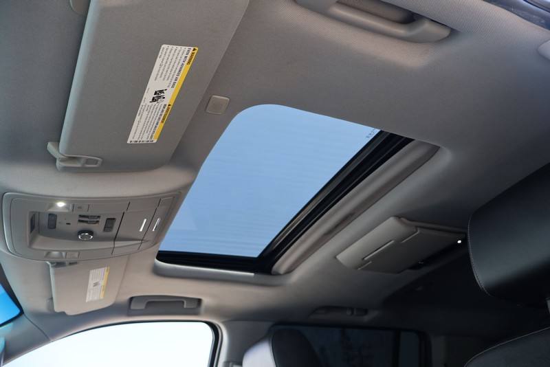 GMC Yukon XL Vehicle Full-screen Gallery Image 34