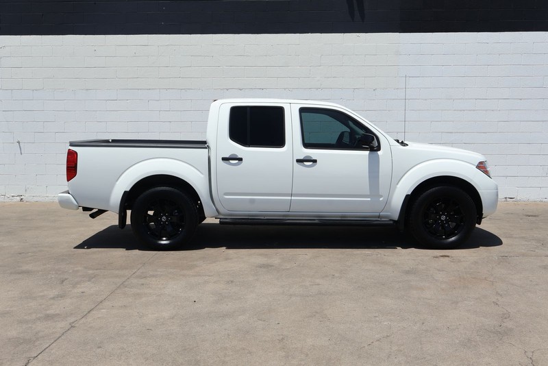 Nissan Frontier Vehicle Full-screen Gallery Image 01