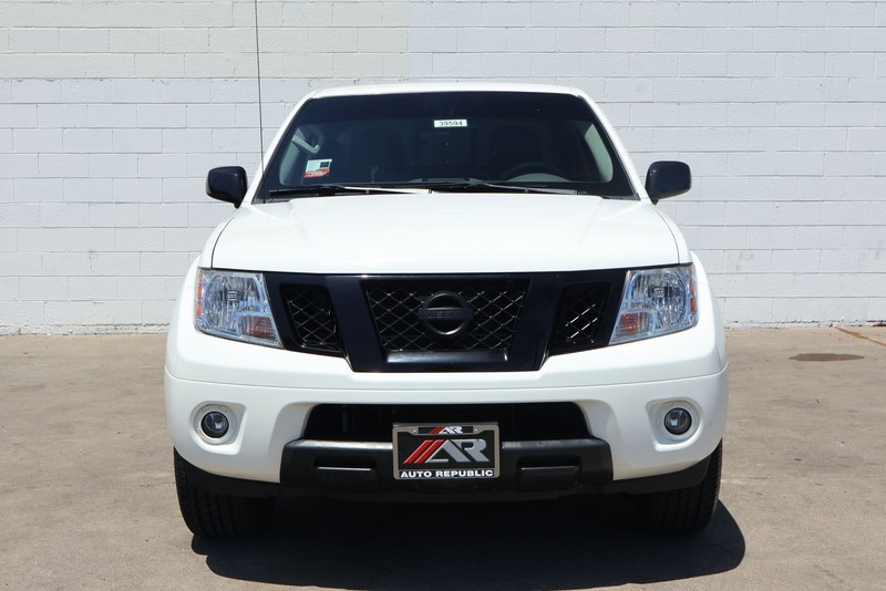 Nissan Frontier Vehicle Full-screen Gallery Image 03