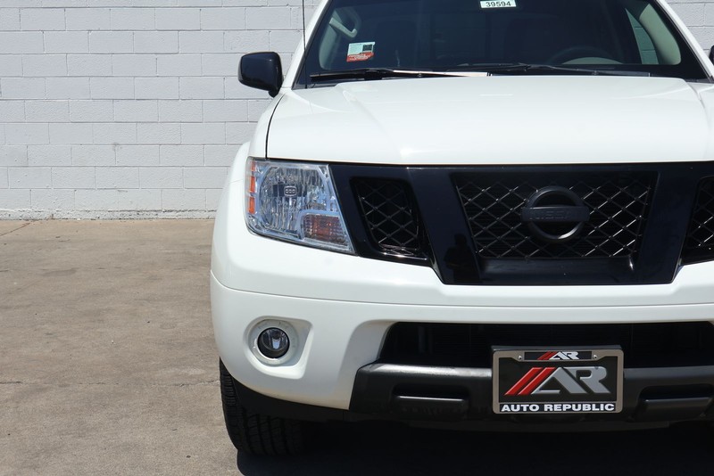 Nissan Frontier Vehicle Full-screen Gallery Image 04