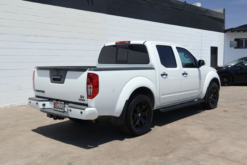Nissan Frontier Vehicle Full-screen Gallery Image 05