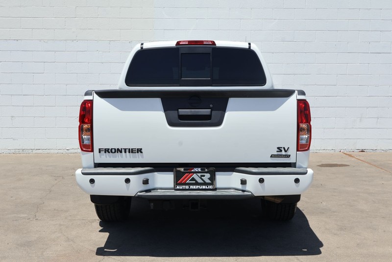 Nissan Frontier Vehicle Full-screen Gallery Image 06