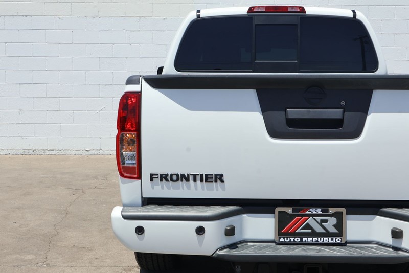 Nissan Frontier Vehicle Full-screen Gallery Image 07