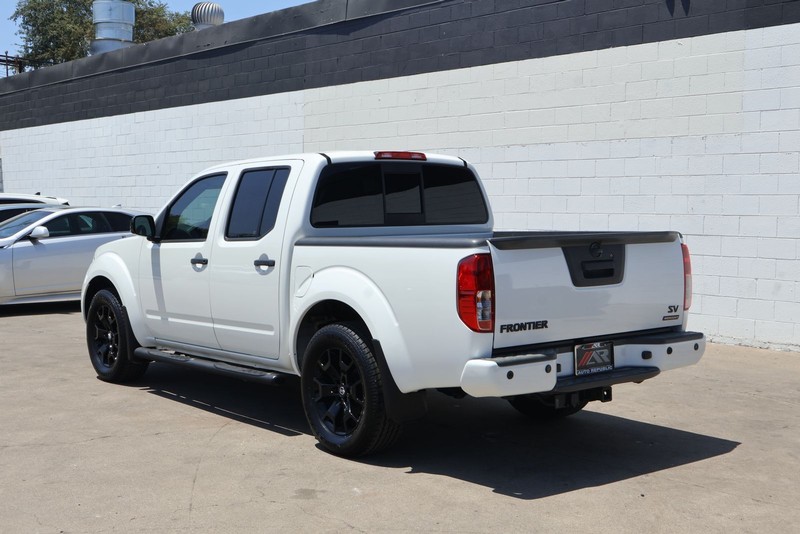 Nissan Frontier Vehicle Full-screen Gallery Image 09