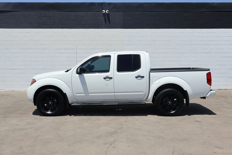 Nissan Frontier Vehicle Full-screen Gallery Image 10