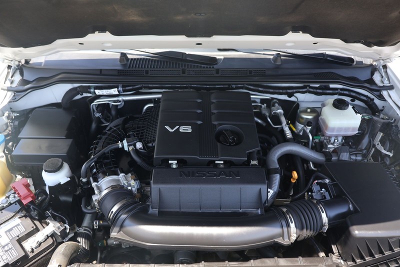 Nissan Frontier Vehicle Full-screen Gallery Image 12