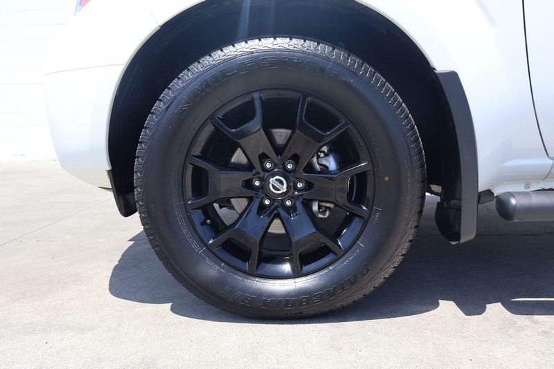 Nissan Frontier Vehicle Full-screen Gallery Image 13