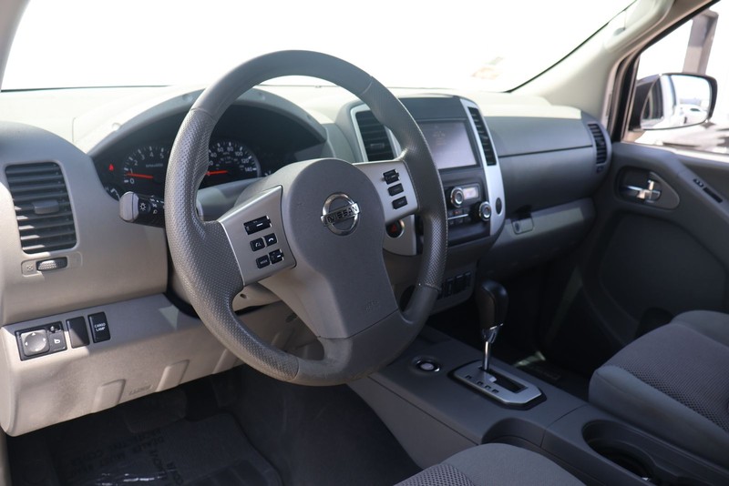 Nissan Frontier Vehicle Full-screen Gallery Image 15