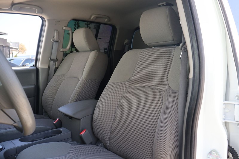 Nissan Frontier Vehicle Full-screen Gallery Image 16