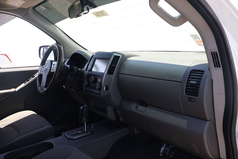 Nissan Frontier Vehicle Full-screen Gallery Image 18