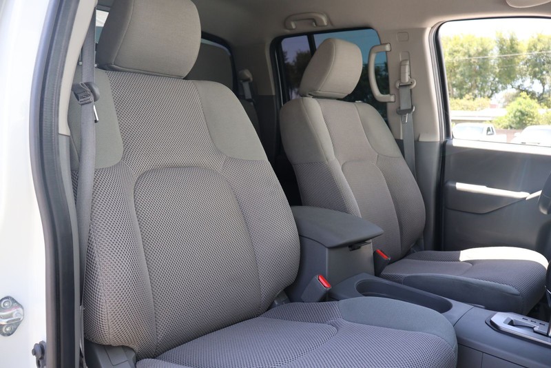 Nissan Frontier Vehicle Full-screen Gallery Image 19