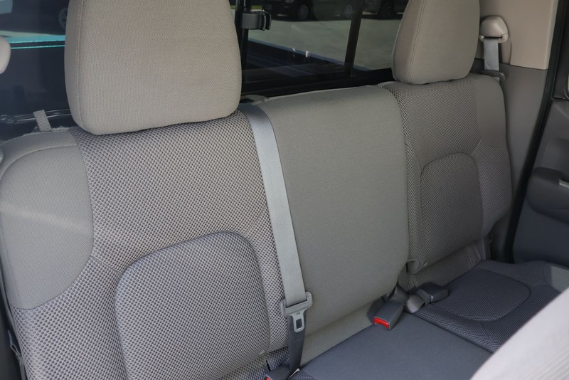 Nissan Frontier Vehicle Full-screen Gallery Image 20
