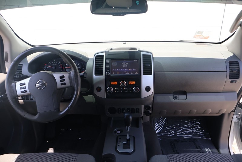 Nissan Frontier Vehicle Full-screen Gallery Image 21