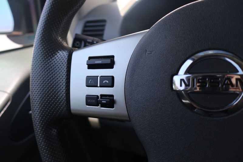 Nissan Frontier Vehicle Full-screen Gallery Image 24