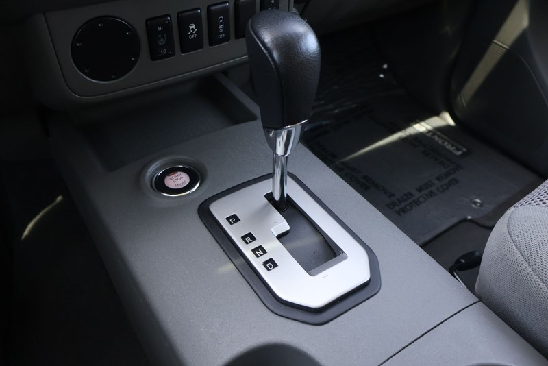 Nissan Frontier Vehicle Full-screen Gallery Image 29