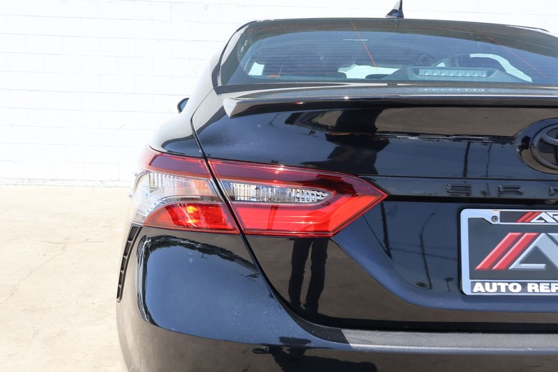 Toyota Camry Vehicle Full-screen Gallery Image 07