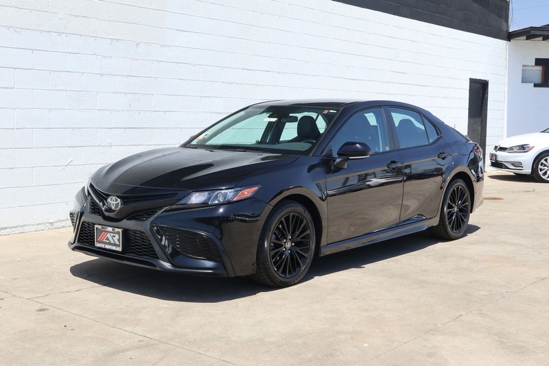 Toyota Camry Vehicle Full-screen Gallery Image 11