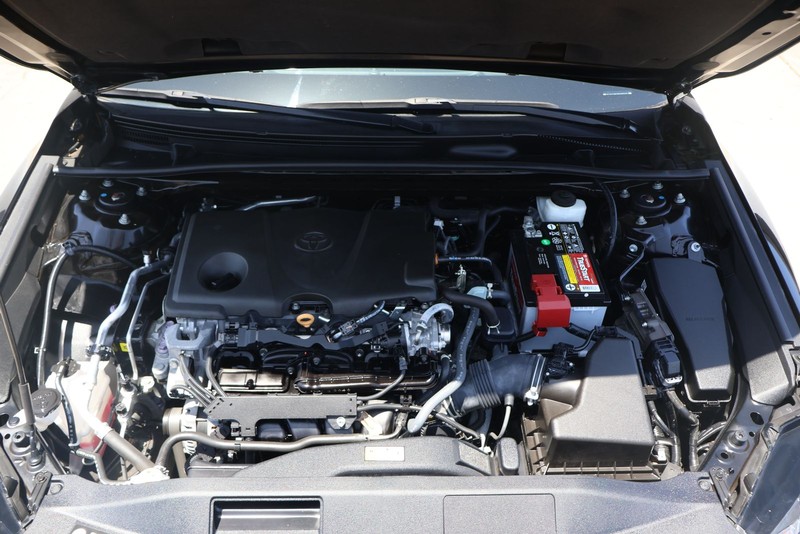 Toyota Camry Vehicle Full-screen Gallery Image 12