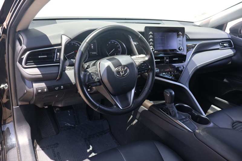 Toyota Camry Vehicle Full-screen Gallery Image 15
