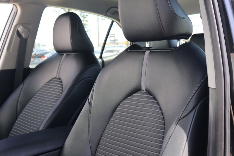 Toyota Camry Vehicle Full-screen Gallery Image 17